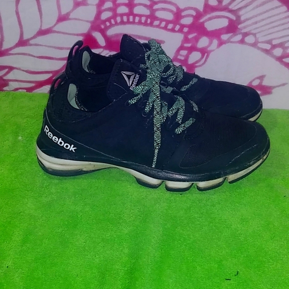 Women's Reebok Shoes 7 - Picture 2 of 7